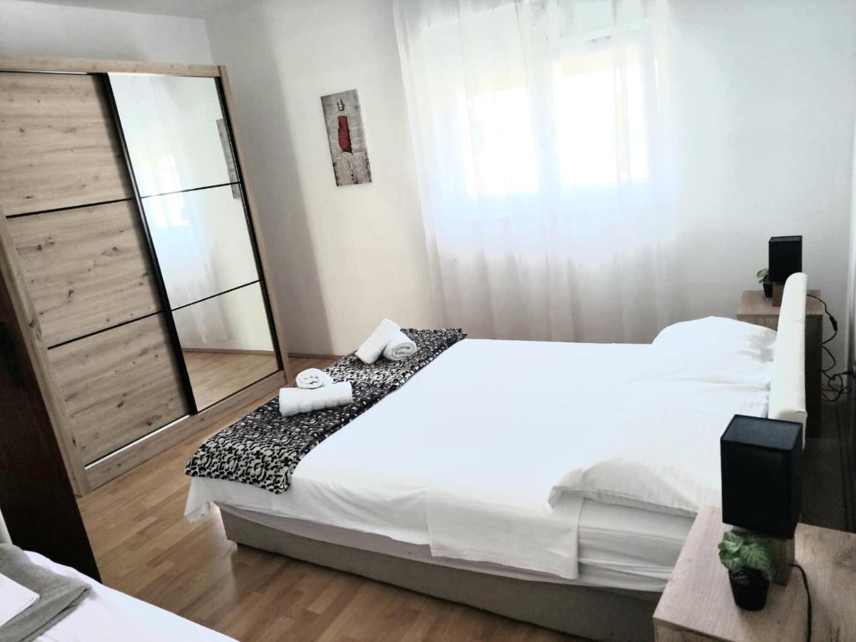 Apartments"Nika" With Private Pool Galovac  Exterior foto